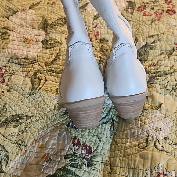 Steve Madden White Windie Boots Size 9.5M - Picture 4 of 12
